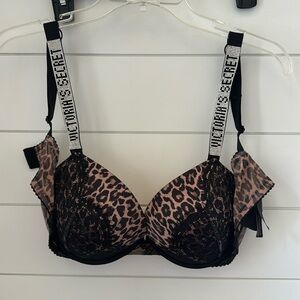 Victoria’s Secret bombshell push up bra